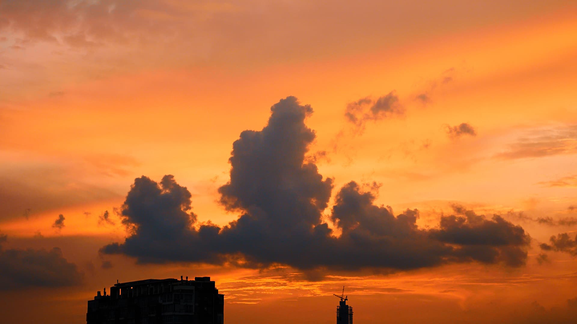 一朵云(虽然是饱和度拉满,不过还是挺好看的)